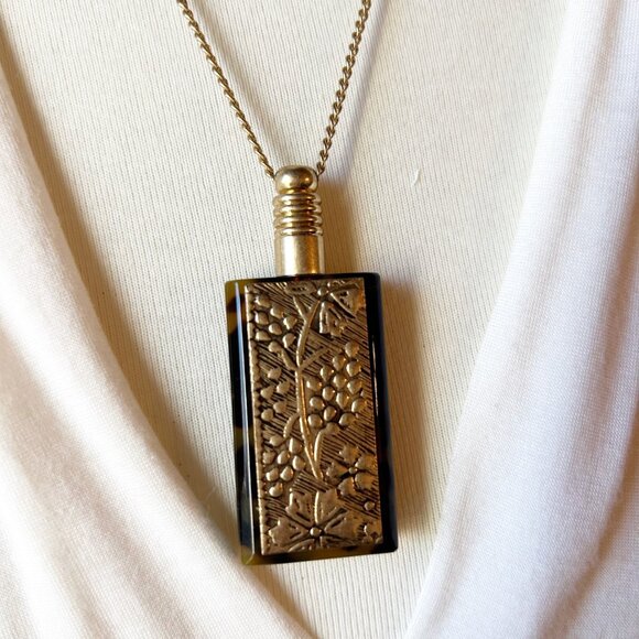 Cabi "Zelda" Tortoise Design Perfume Bottle Pendant Necklace w Botanical Design - Picture 5 of 9